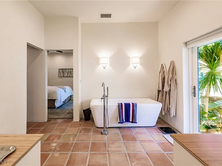 1291 Caloosa Dr — Photo 18