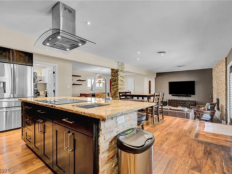 2712 W Oakey Blvd — Photo 18