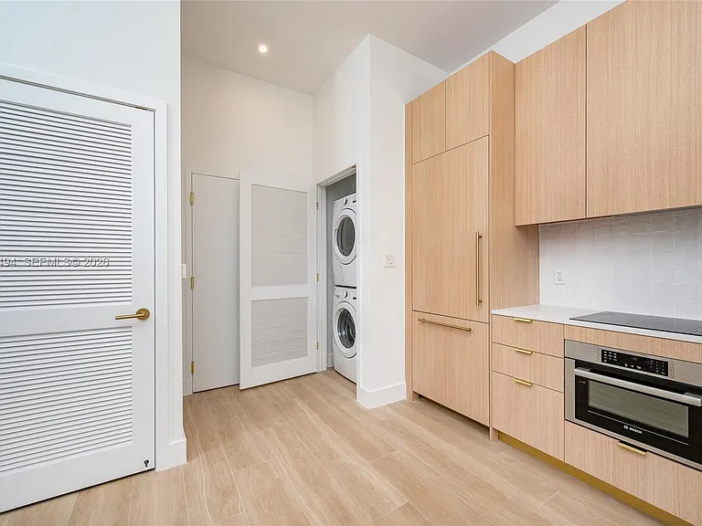 90 NE 32nd St #1106 — Photo 7