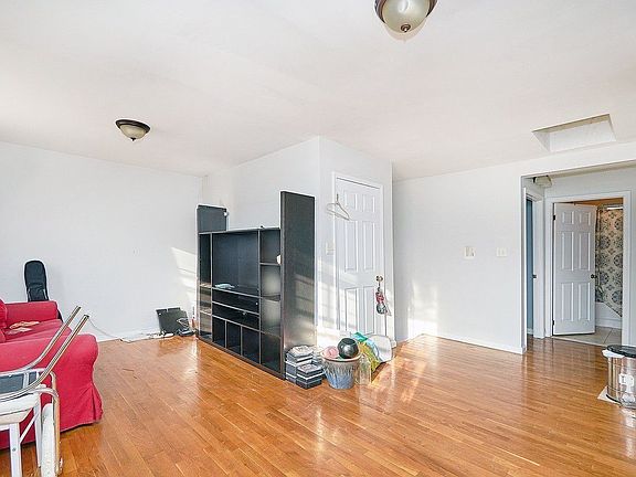 4th image of 222 Woodbine St #3