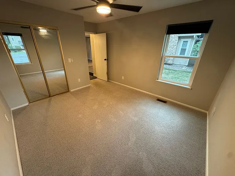 2667 S Xanadu Way #F — Photo 11