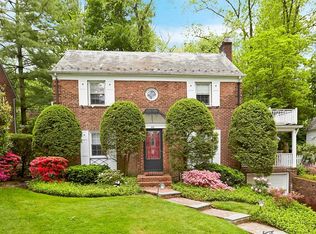 40 Welwyn Rd, Great Neck, NY 11021