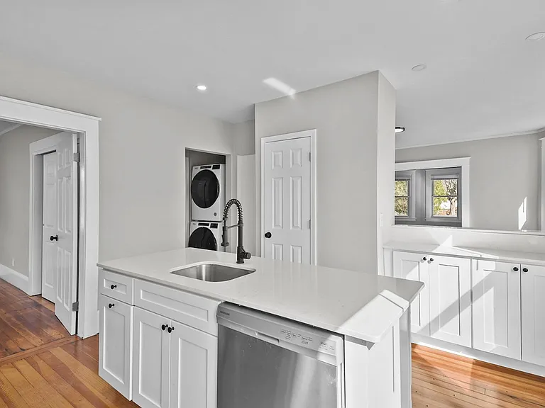 460 Eaton St #1 — Photo 6