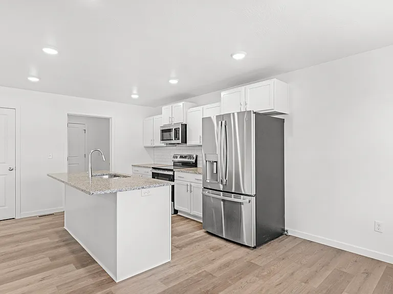 810 Lambert Cir — Photo 1