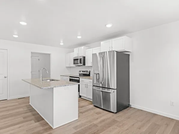 810 Lambert Cir, Willard, MO 65781