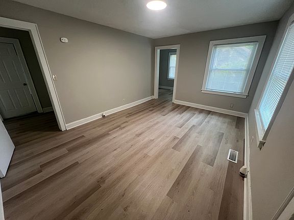 3rd image of 1107 W Davidson Ave