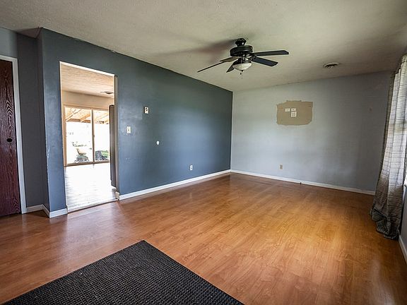 4th image of 36 Stacy Dr
