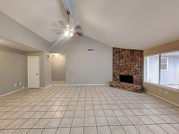 3rd image of 1114 E Brompton Dr