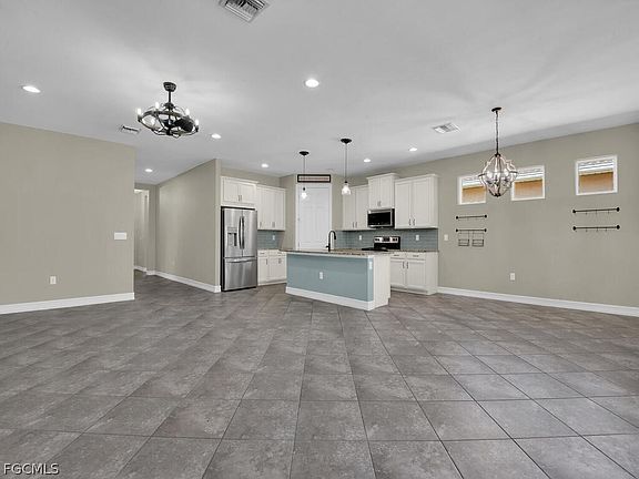 3rd image of 4211 Dutchess Park Rd