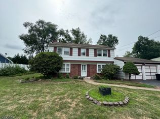 21 Hughes Rd, Somerset, NJ 08873