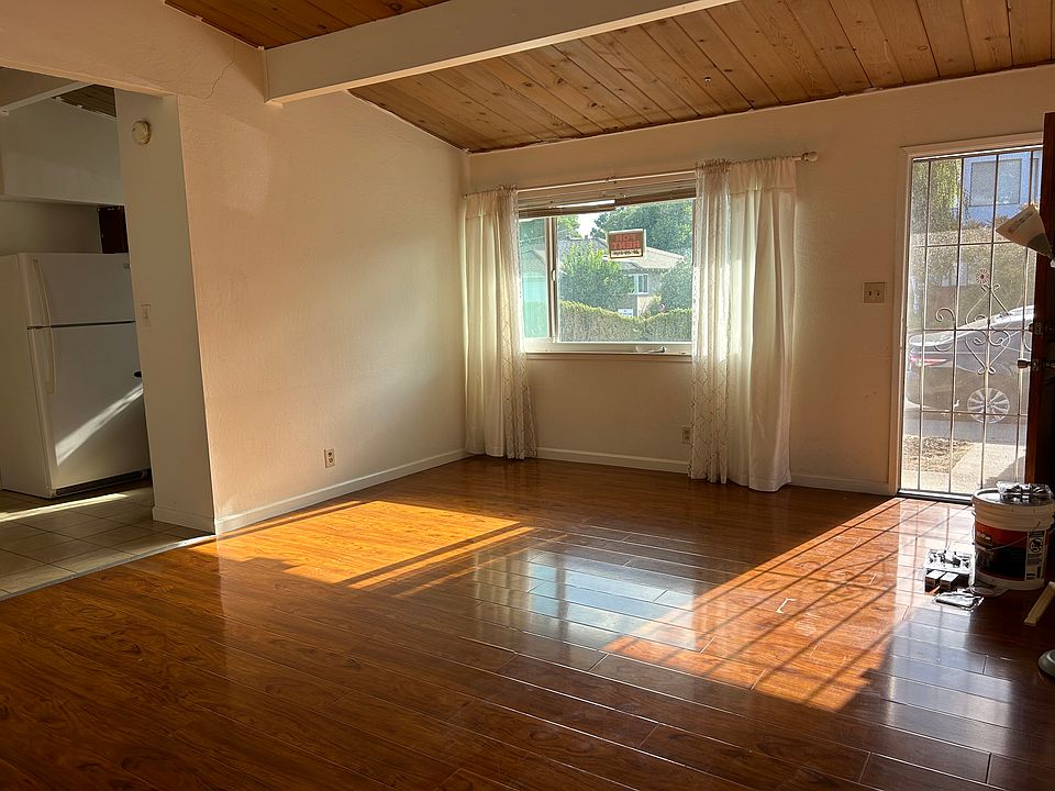 1st image of 3254 Brookdale Dr #B