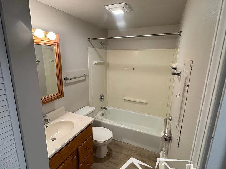 1394 Maricopa Dr E — Photo 8