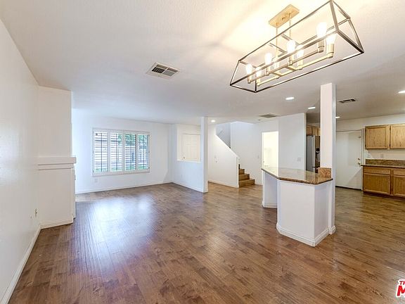 4th image of 1060 Harbor Village Dr