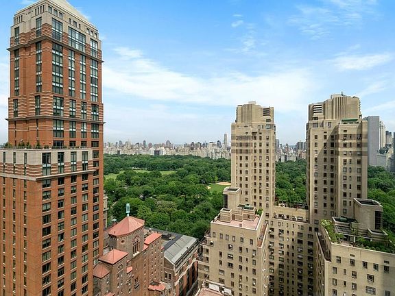 2nd image of 30 W 63rd St APT 32V