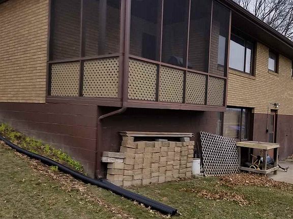 4th image of 3060 Oak Crest Dr