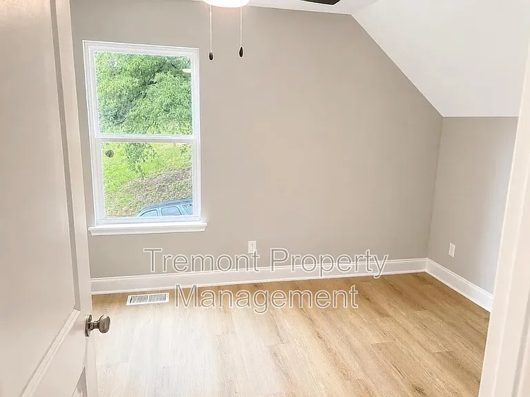 2708 E 21st St — Photo 4