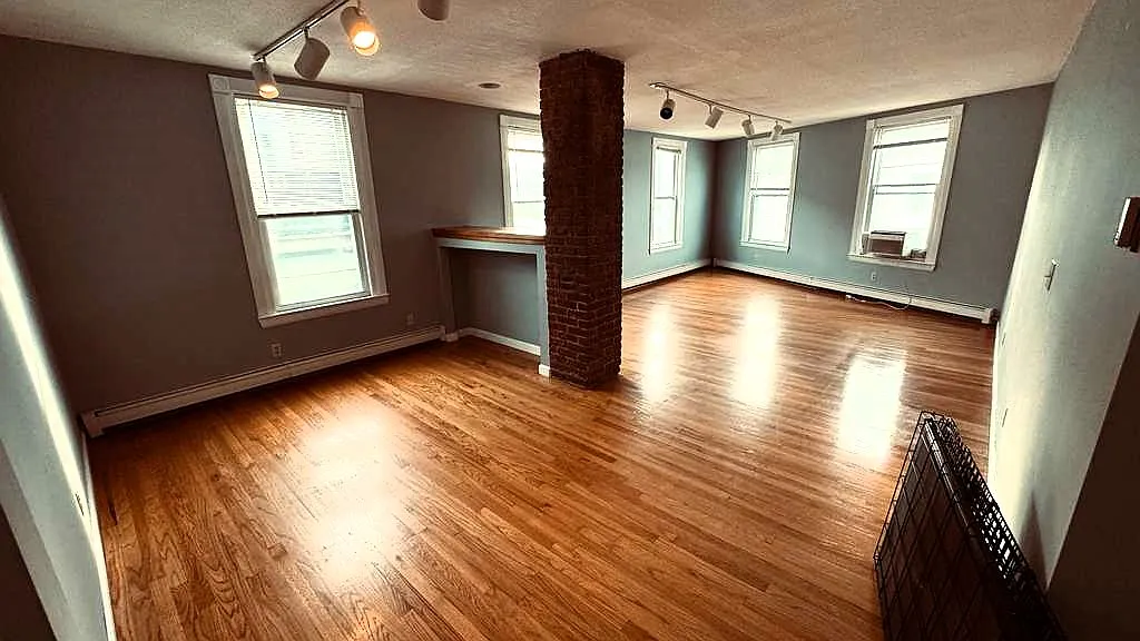 2 bed, 1200 sqft, $4,000 — Photo 3