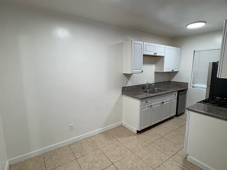 2611 Ocean Ave #5 — Photo 12