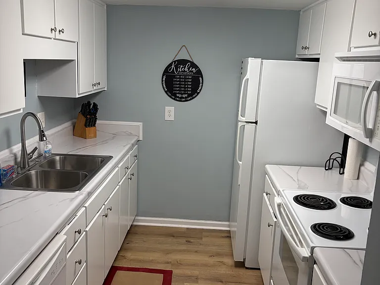 510 E Gillespie St — Photo 11
