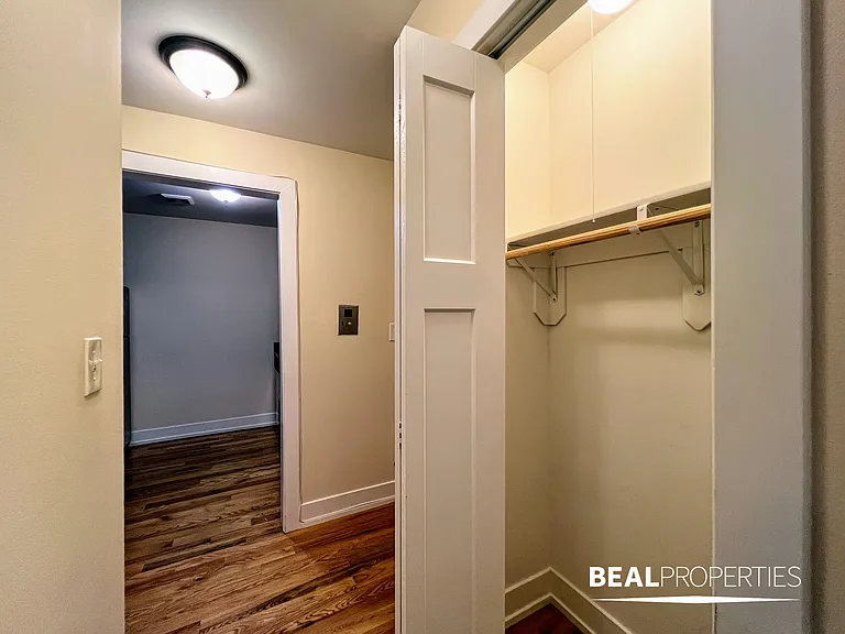 555 W Arlington Pl — Photo 4