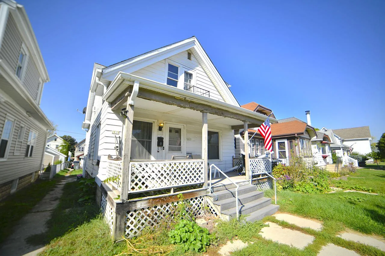 2033 South 76th STREET photo 1