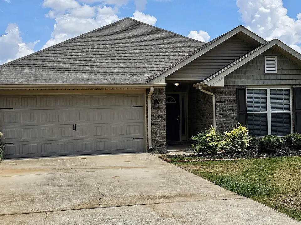 228 Hillcrest Dr