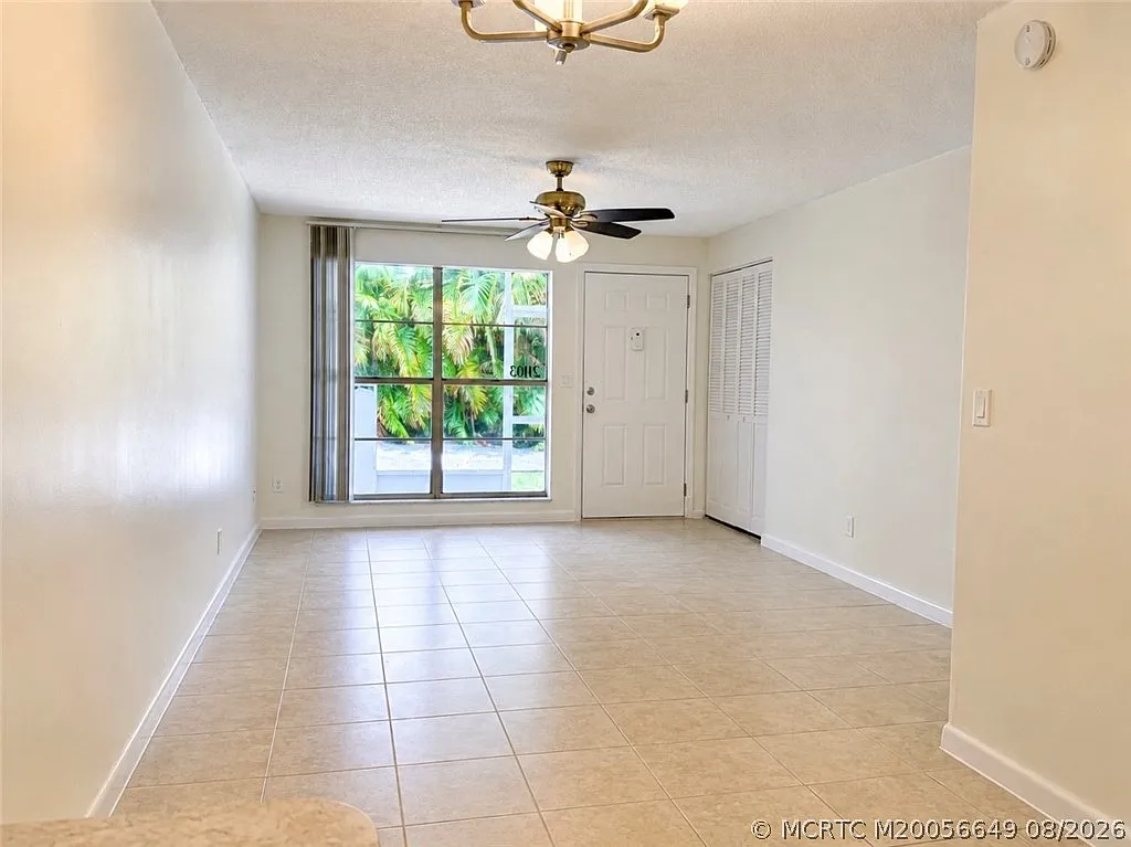 2 bed, 1.0 bath, 876 sqft, $1,750 — Photo 3