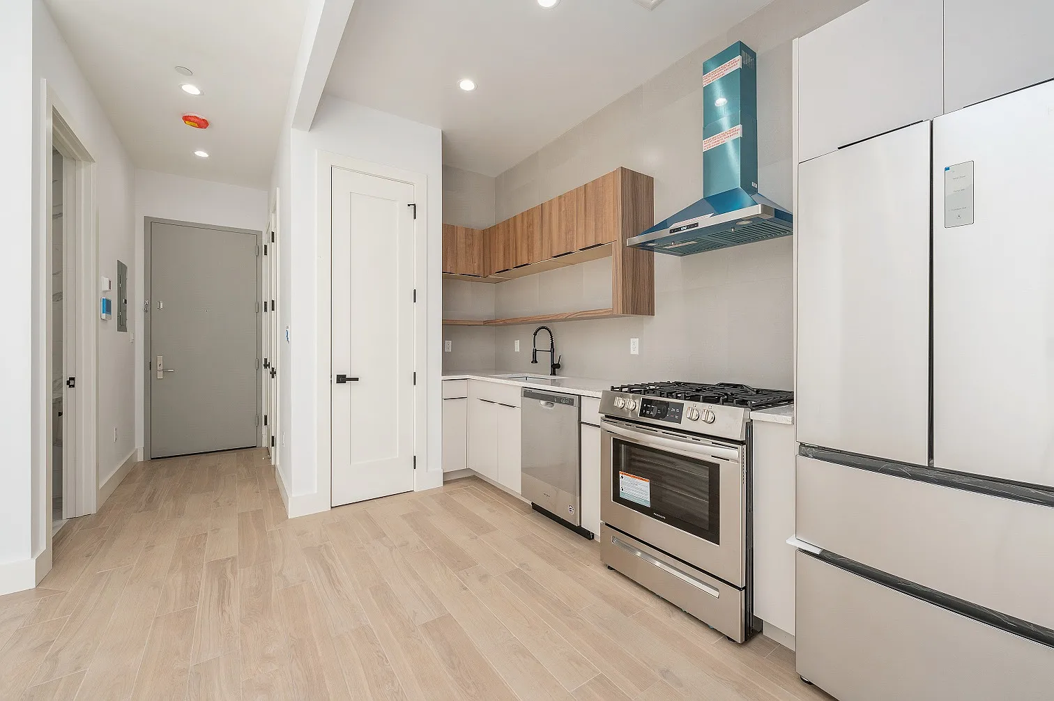 582 East 138th Street — Photo 2
