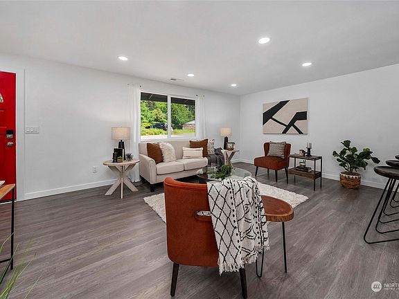 4th image of 11502 85th Avenue Ct E