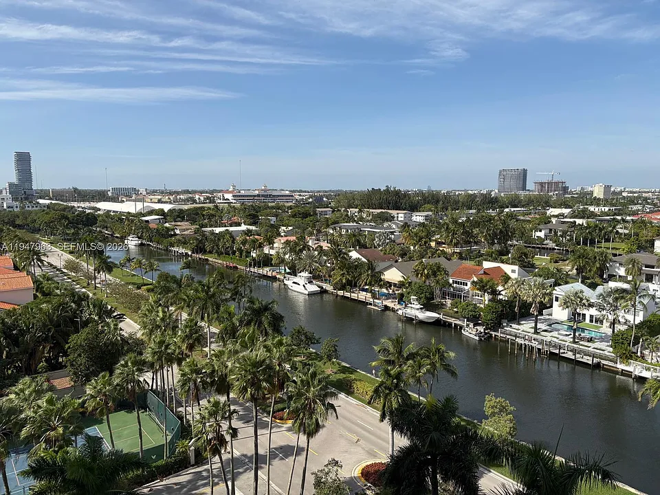 3600 Yacht Club Dr #1001