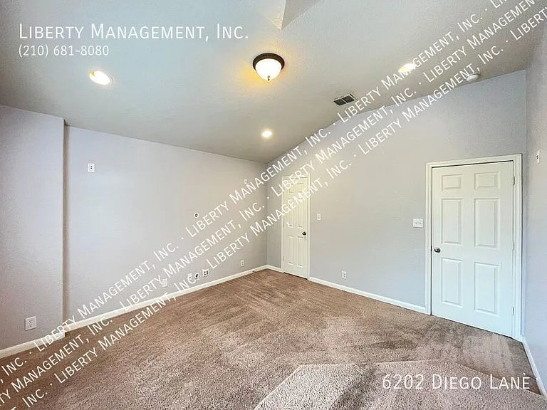 6202 Diego Ln — Photo 45