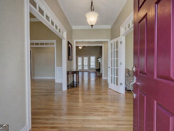 4th image of 302 Waterfall Ct