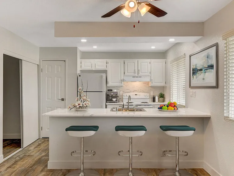 Sundance Village Apts — Photo 33