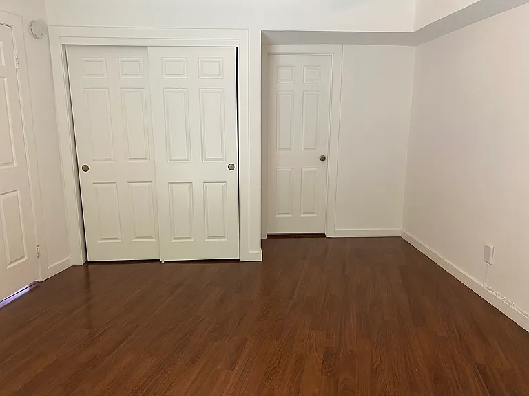 828 W 2nd St — Photo 11