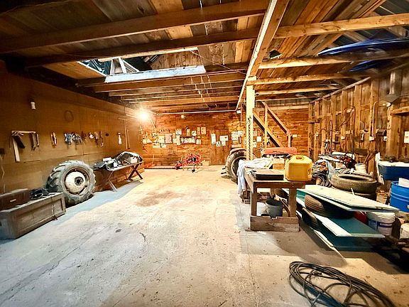 4th image of 52 Maple Hill Road
