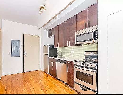 3rd image of 176 Noll St #6E