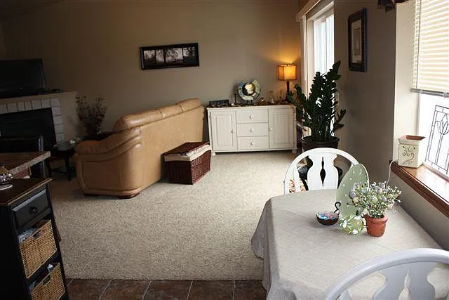 2 bed, $895 — Photo 2