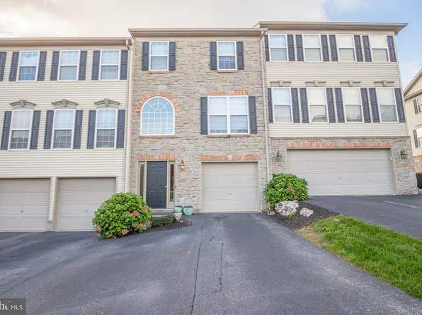 2730 Hunt Club Dr #2, York, PA 17402