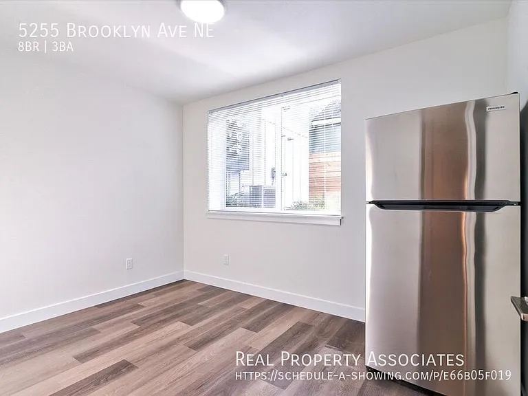 5255 Brooklyn Ave NE — Photo 9