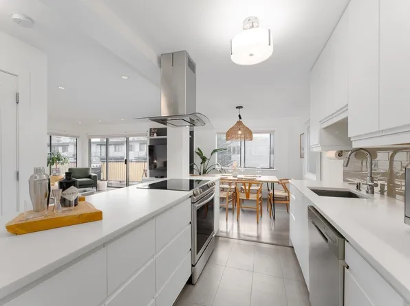 127 E 4th St #103, North Vancouver, BC V7L 1H7