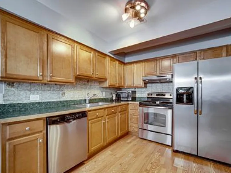 7525 Southwest Hwy #1W — Photo 2