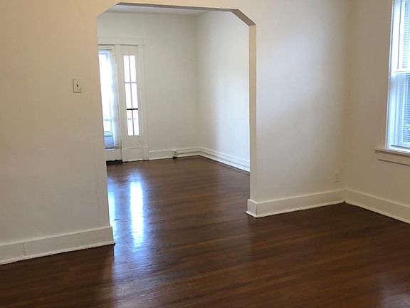 3rd image of 5044 Oleatha Ave #1E