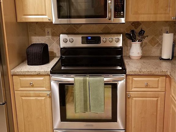 3rd image of 9531 Seagrape Drive