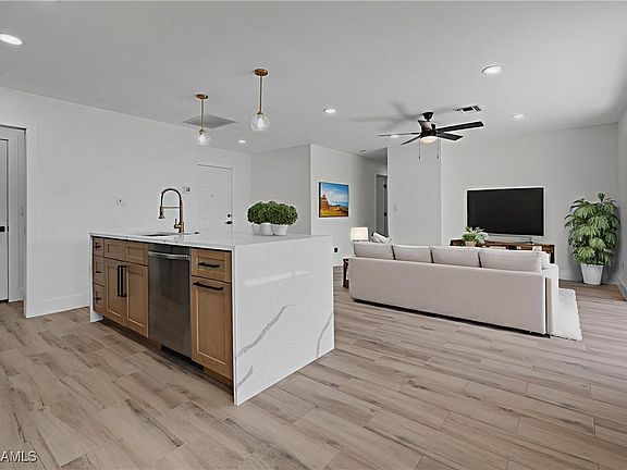 5th image of 15634 Sunny Crest Ln