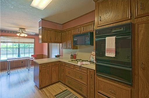 2nd image of 2504 Whispering Oaks Cir