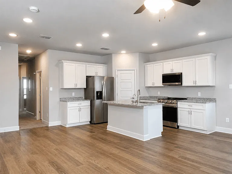 7161 Magnolia Vlg #201 — Photo 3