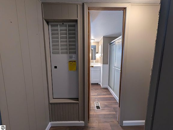 4th image of 5215 Bertshire Dr