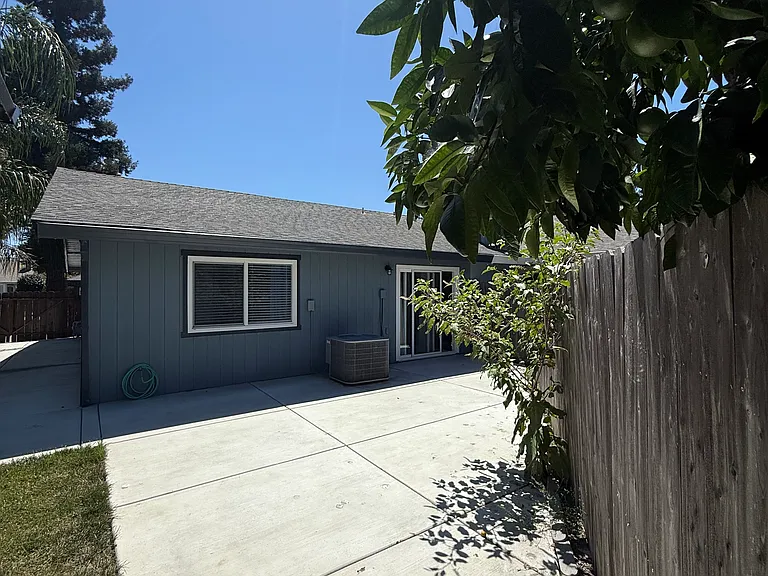 818 Portugal Way — Photo 3