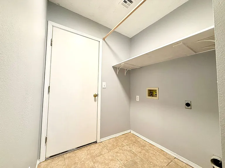 3102 NE 12th St — Photo 14