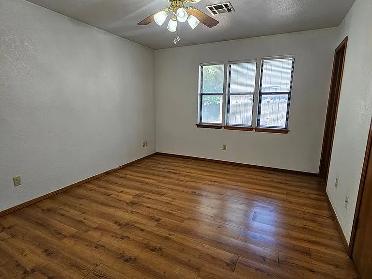 612 Springwood St — Photo 13